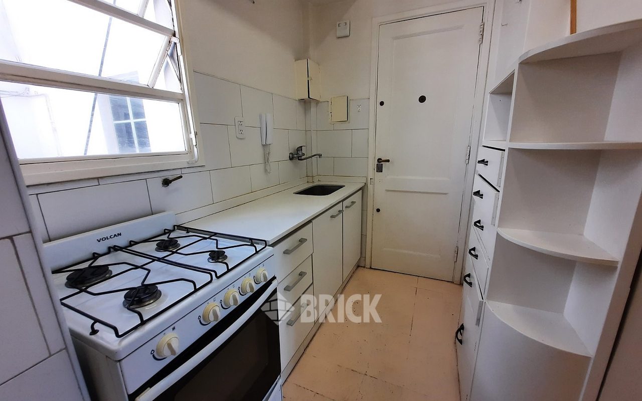 RIVADAVIA, AV. al 2100 Piso 10 21