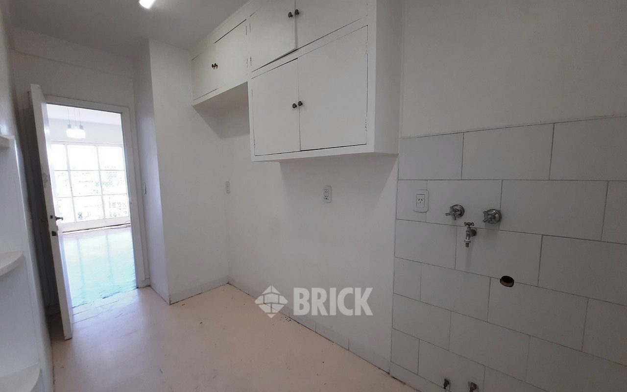 RIVADAVIA, AV. al 2100 Piso 10 23