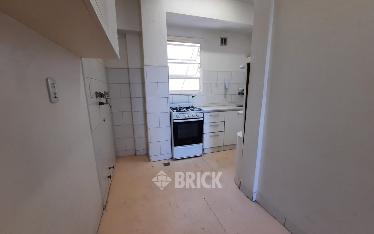 RIVADAVIA, AV. al 2100 Piso 10 24