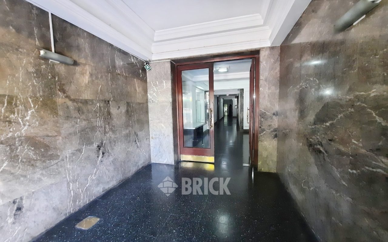 RIVADAVIA, AV. al 2100 Piso 10 27