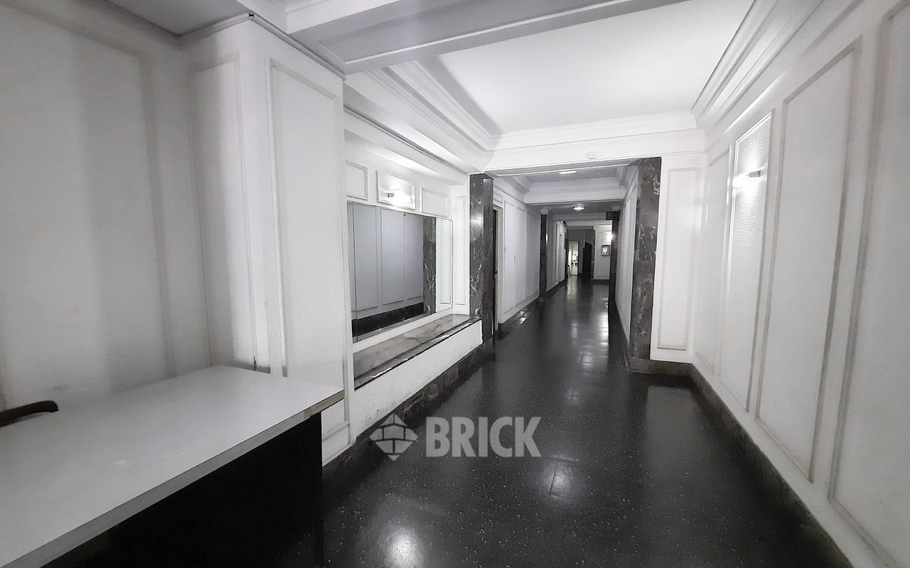 RIVADAVIA, AV. al 2100 Piso 10 28