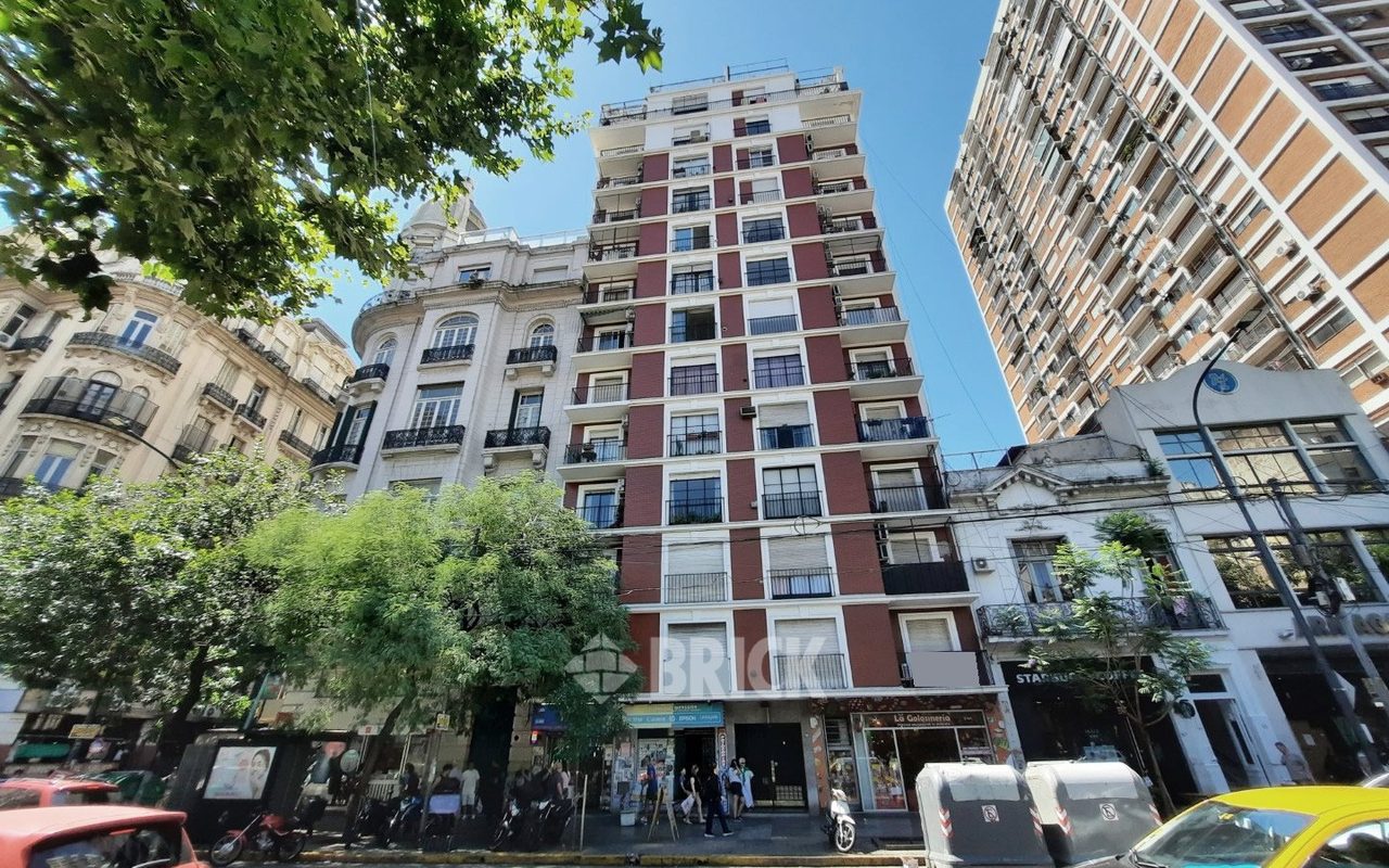 RIVADAVIA, AV. al 2100 Piso 10 30
