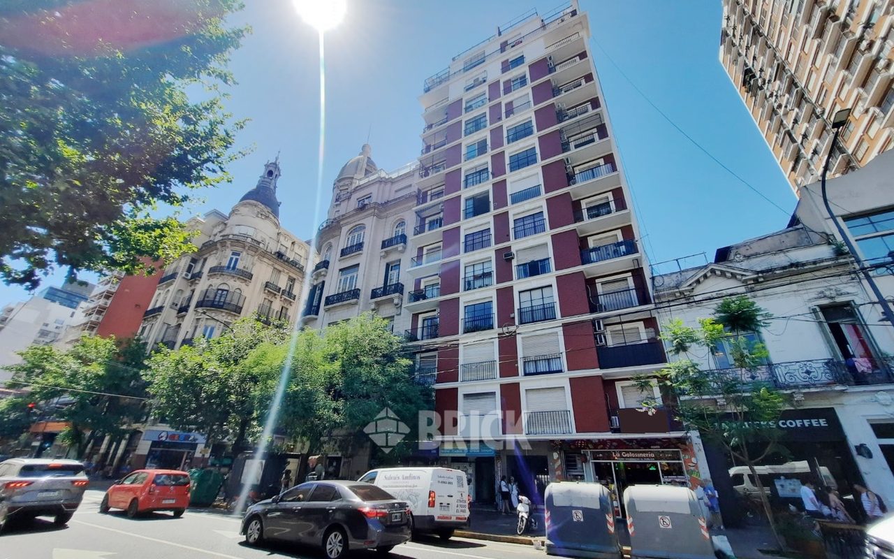 RIVADAVIA, AV. al 2100 Piso 10 31