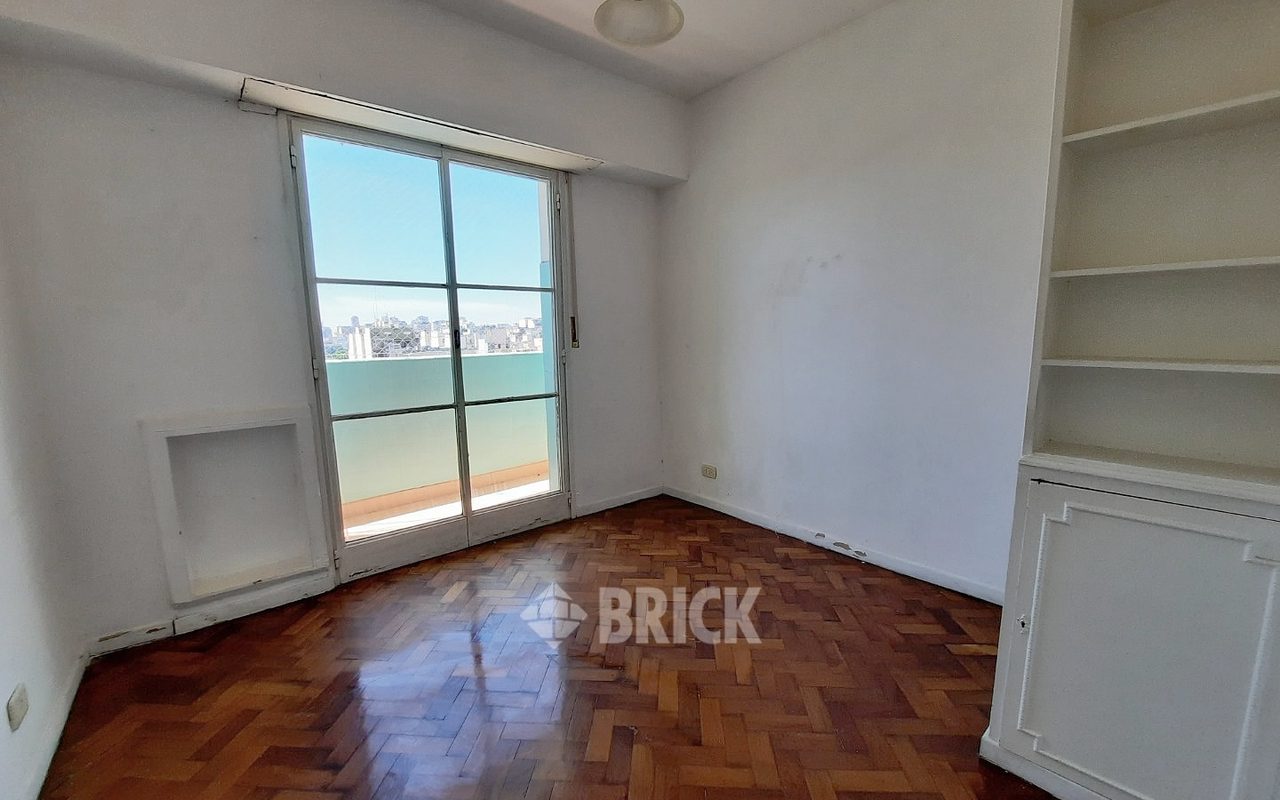 RIVADAVIA, AV. al 2100 Piso 10 8