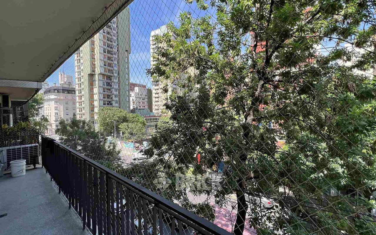 ACOYTE, AV. al 100 Piso 3 12