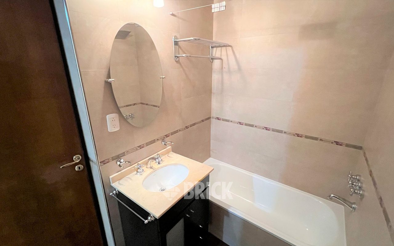 ACOYTE, AV. al 100 Piso 3 16