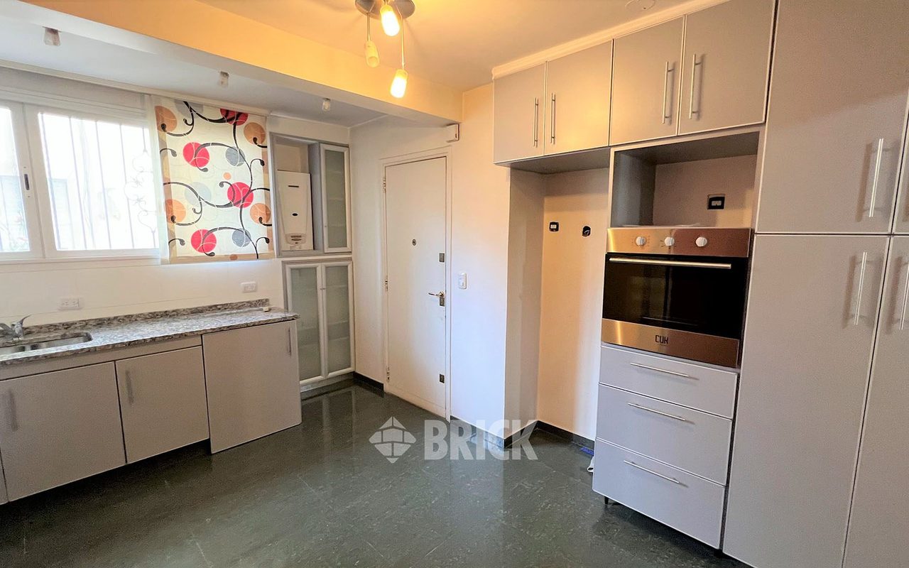 ACOYTE, AV. al 100 Piso 3 19