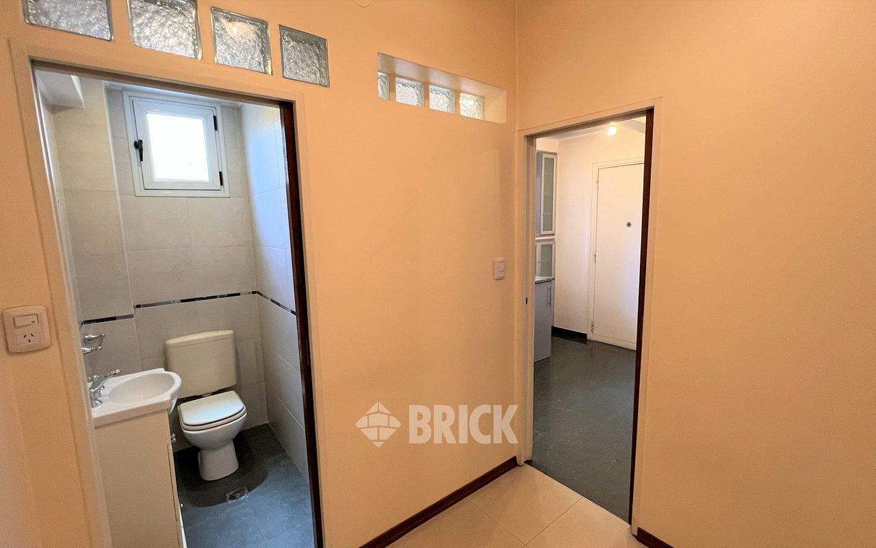 ACOYTE, AV. al 100 Piso 3 24