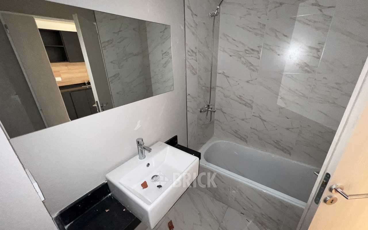 ALVAREZ, JULIAN al 700 Piso PB 10