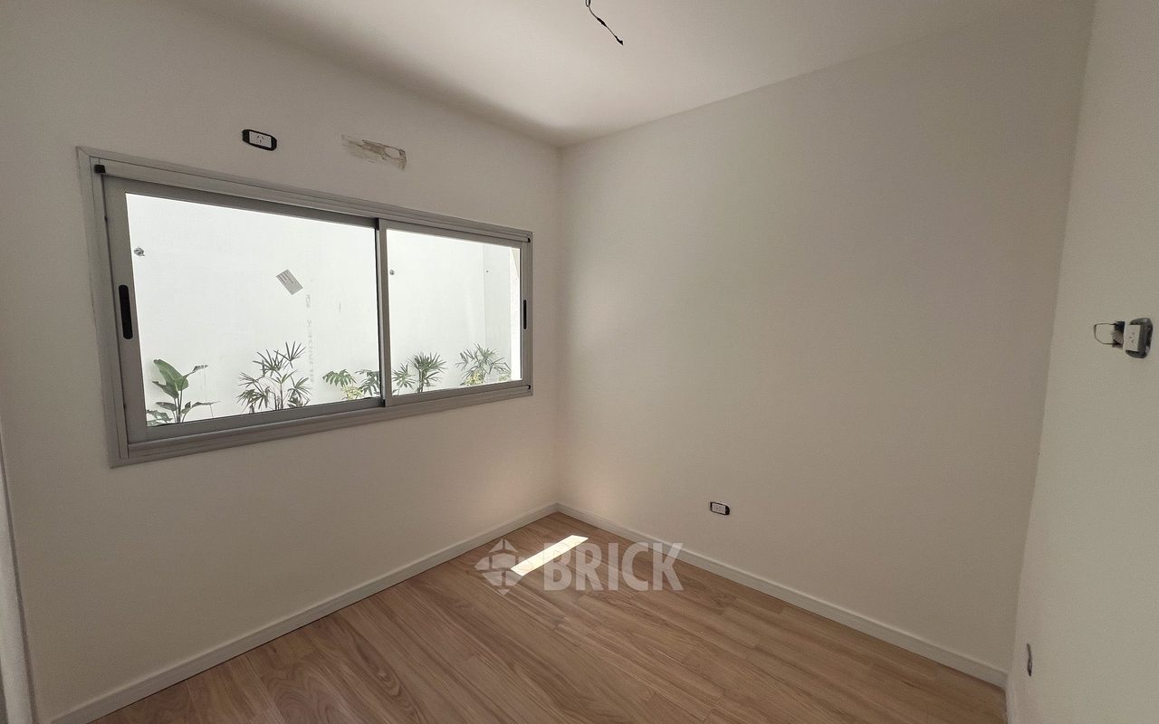 ALVAREZ, JULIAN al 700 Piso PB 12