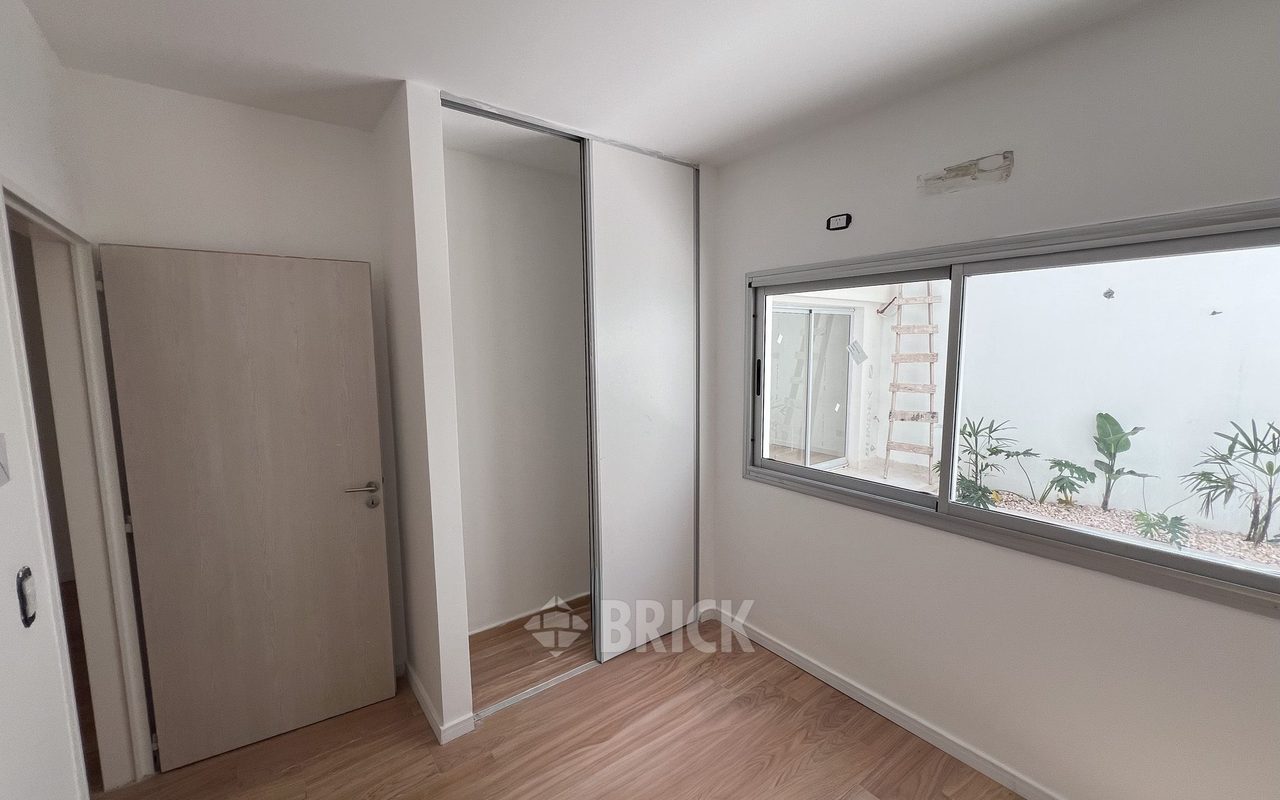 ALVAREZ, JULIAN al 700 Piso PB 13