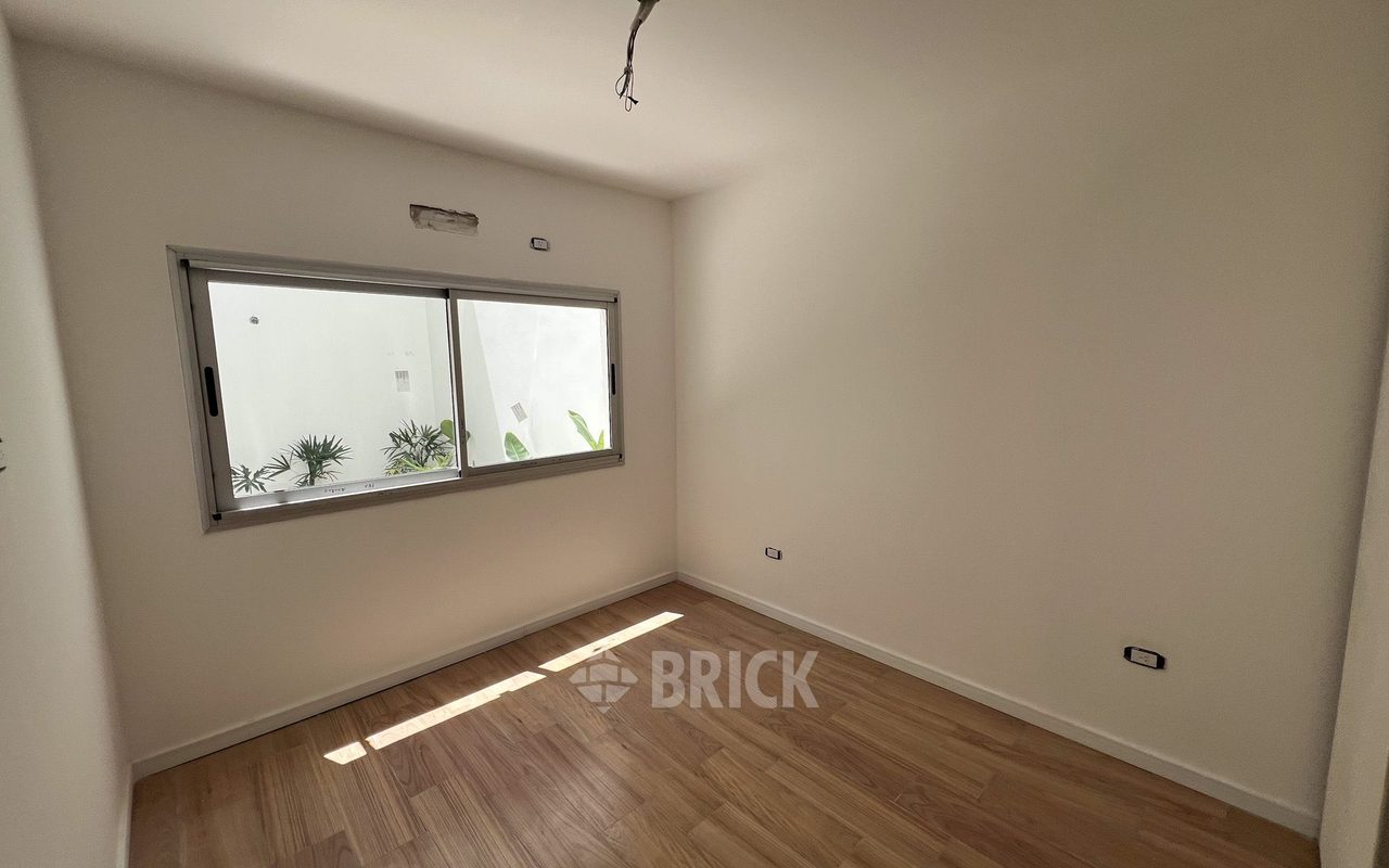 ALVAREZ, JULIAN al 700 Piso PB 14