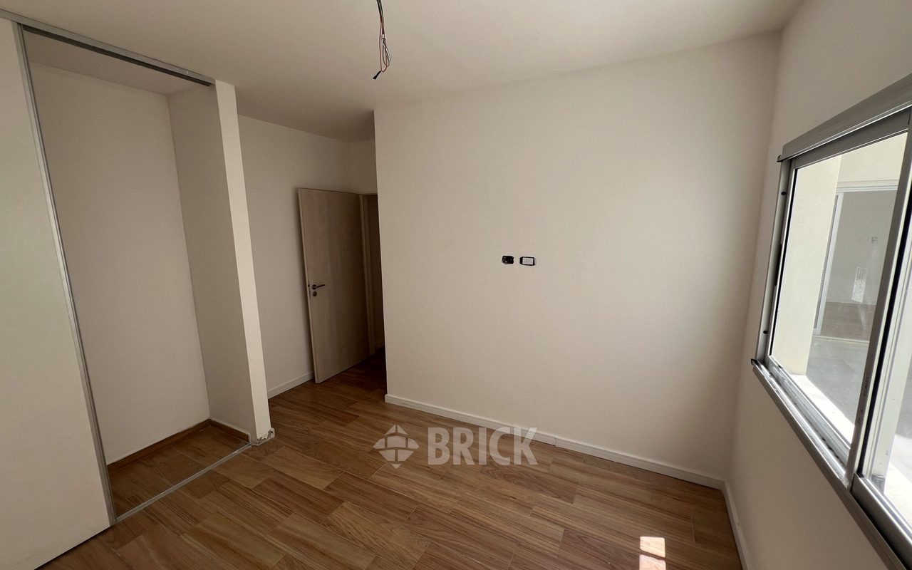 ALVAREZ, JULIAN al 700 Piso PB 15