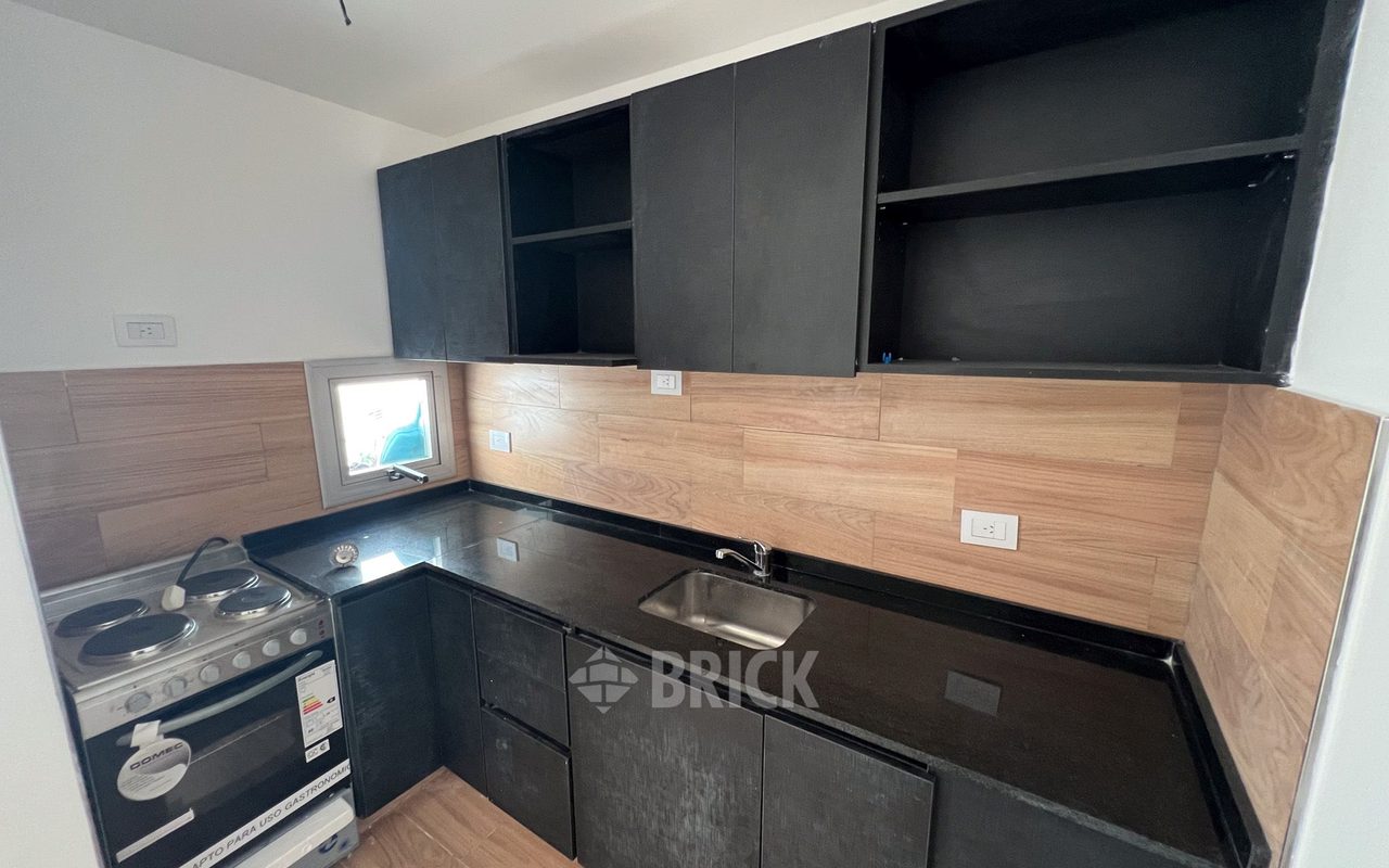 ALVAREZ, JULIAN al 700 Piso PB 16