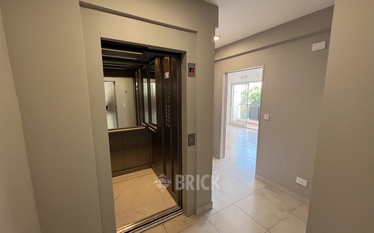 ALVAREZ, JULIAN al 700 Piso PB 22