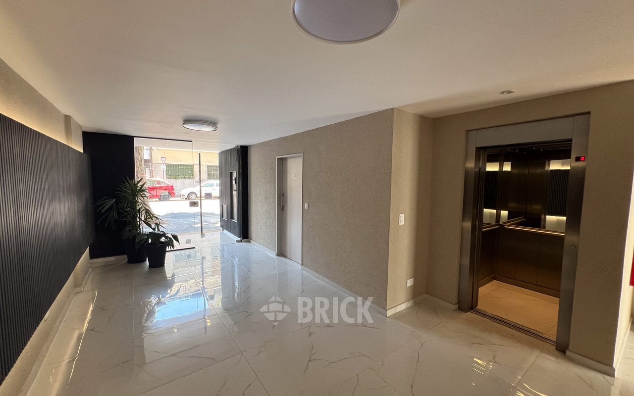 ALVAREZ, JULIAN al 700 Piso PB 23