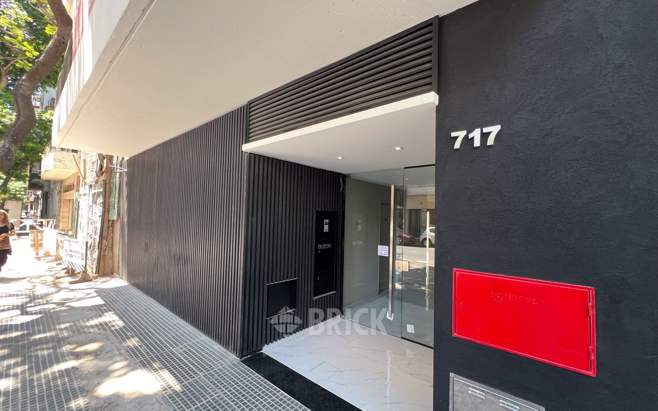 ALVAREZ, JULIAN al 700 Piso PB 25