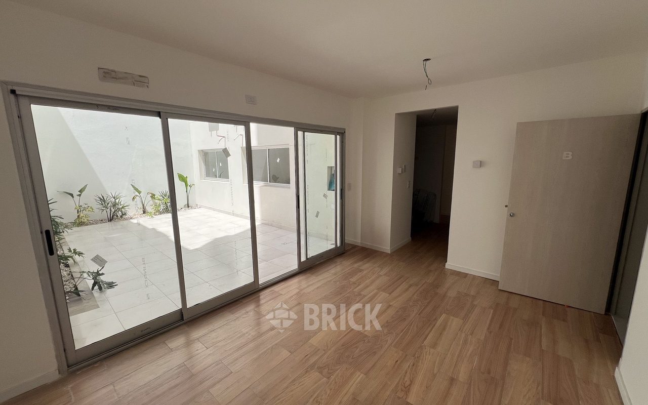 ALVAREZ, JULIAN al 700 Piso PB 3