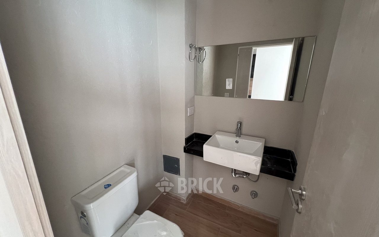 ALVAREZ, JULIAN al 700 Piso PB 6