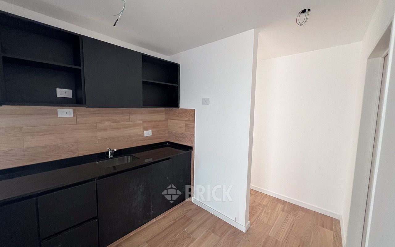 ALVAREZ, JULIAN al 700 Piso PB 7