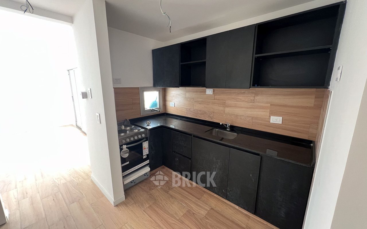 ALVAREZ, JULIAN al 700 Piso PB 8