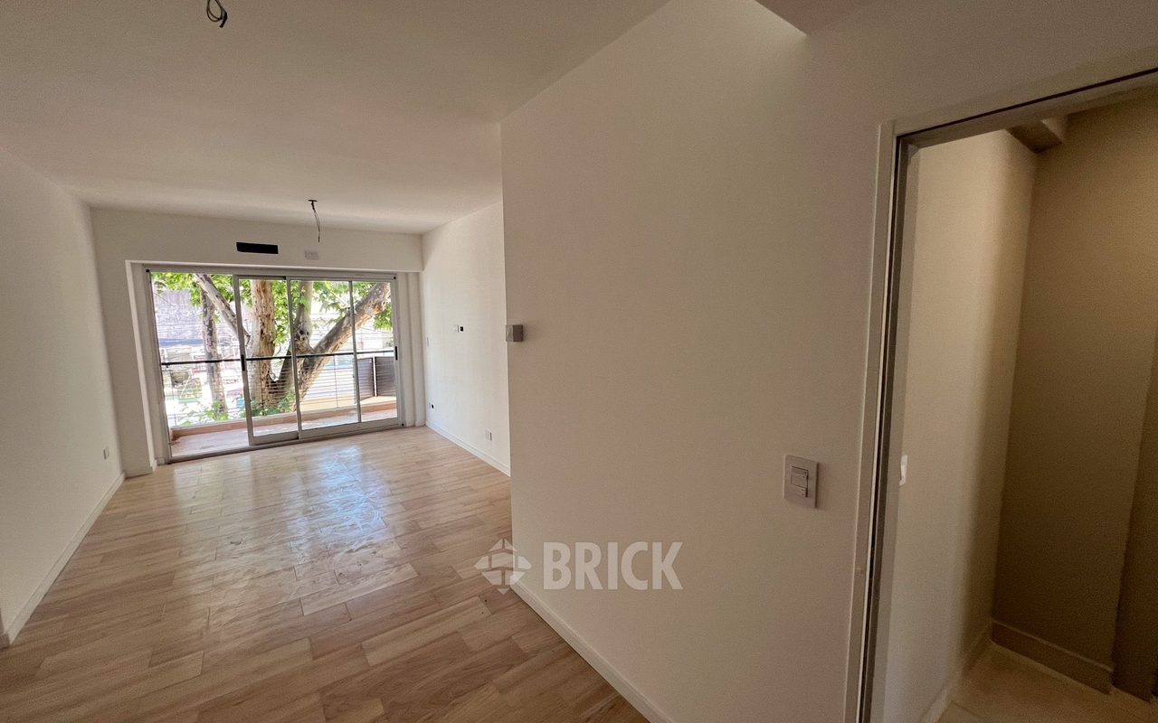 ALVAREZ, JULIAN al 700 Piso 1 1