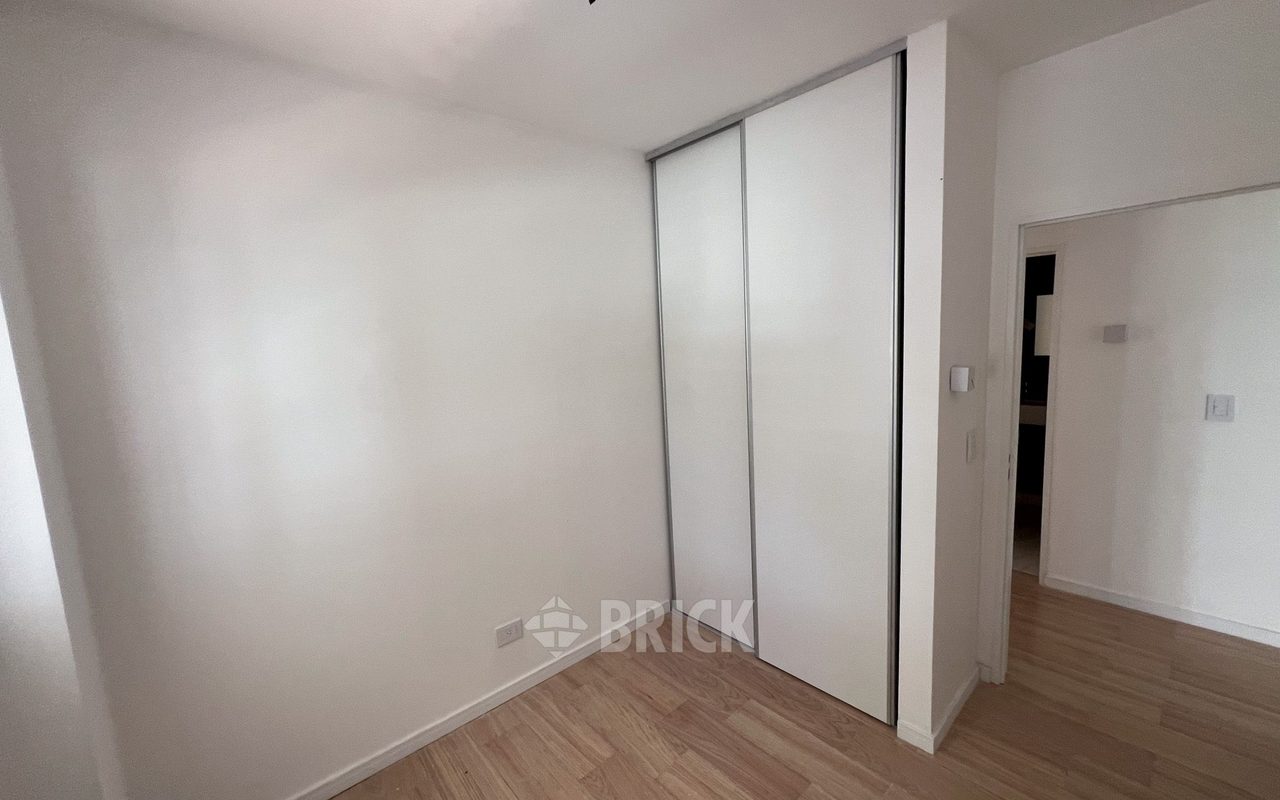 ALVAREZ, JULIAN al 700 Piso 1 10