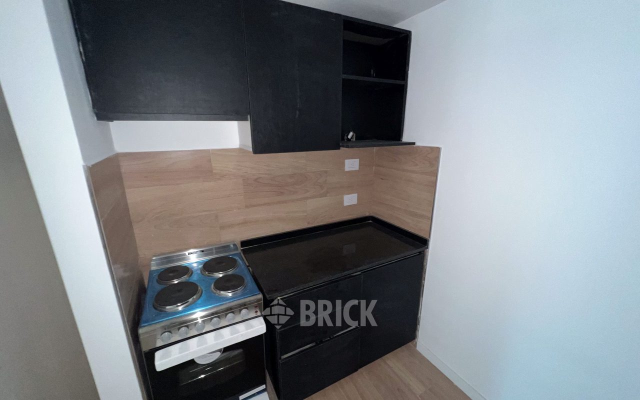 ALVAREZ, JULIAN al 700 Piso 1 17