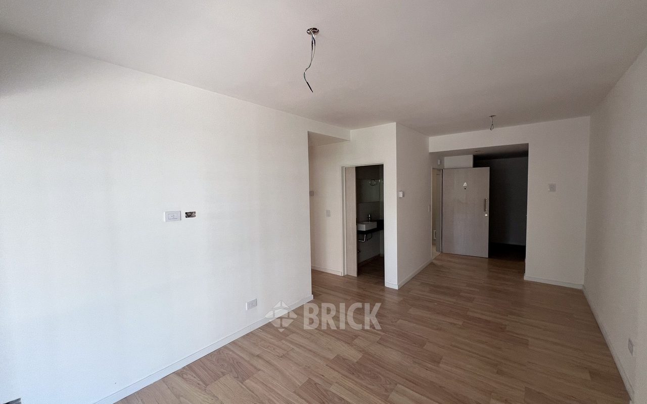 ALVAREZ, JULIAN al 700 Piso 1 3