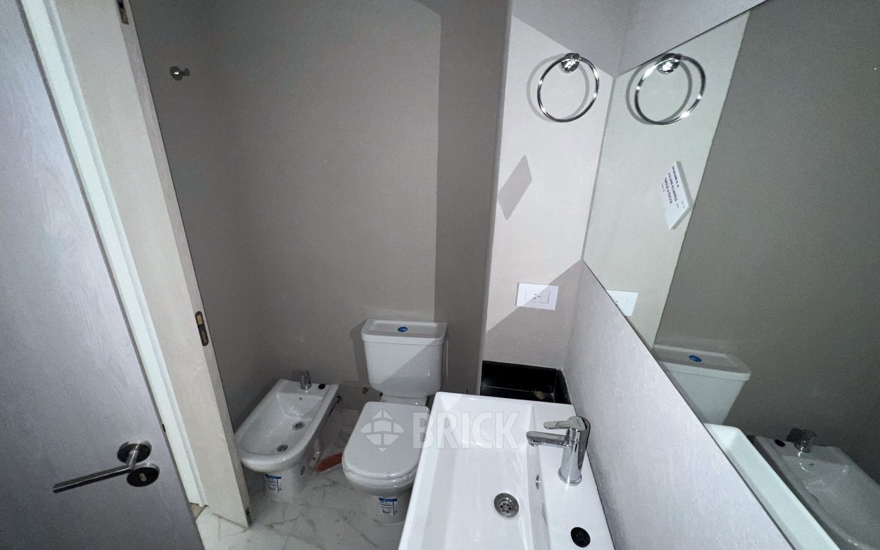 ALVAREZ, JULIAN al 700 Piso 2 14