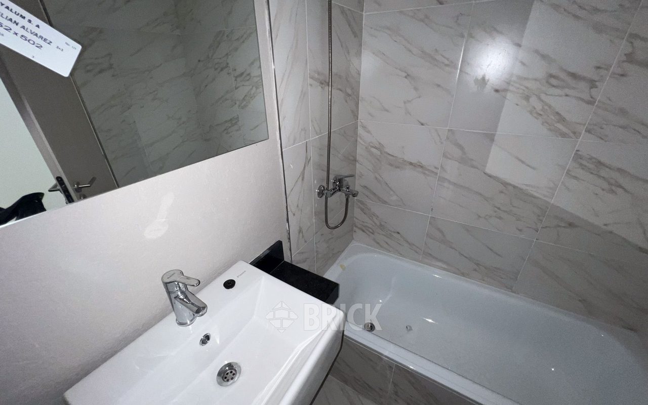 ALVAREZ, JULIAN al 700 Piso 2 15