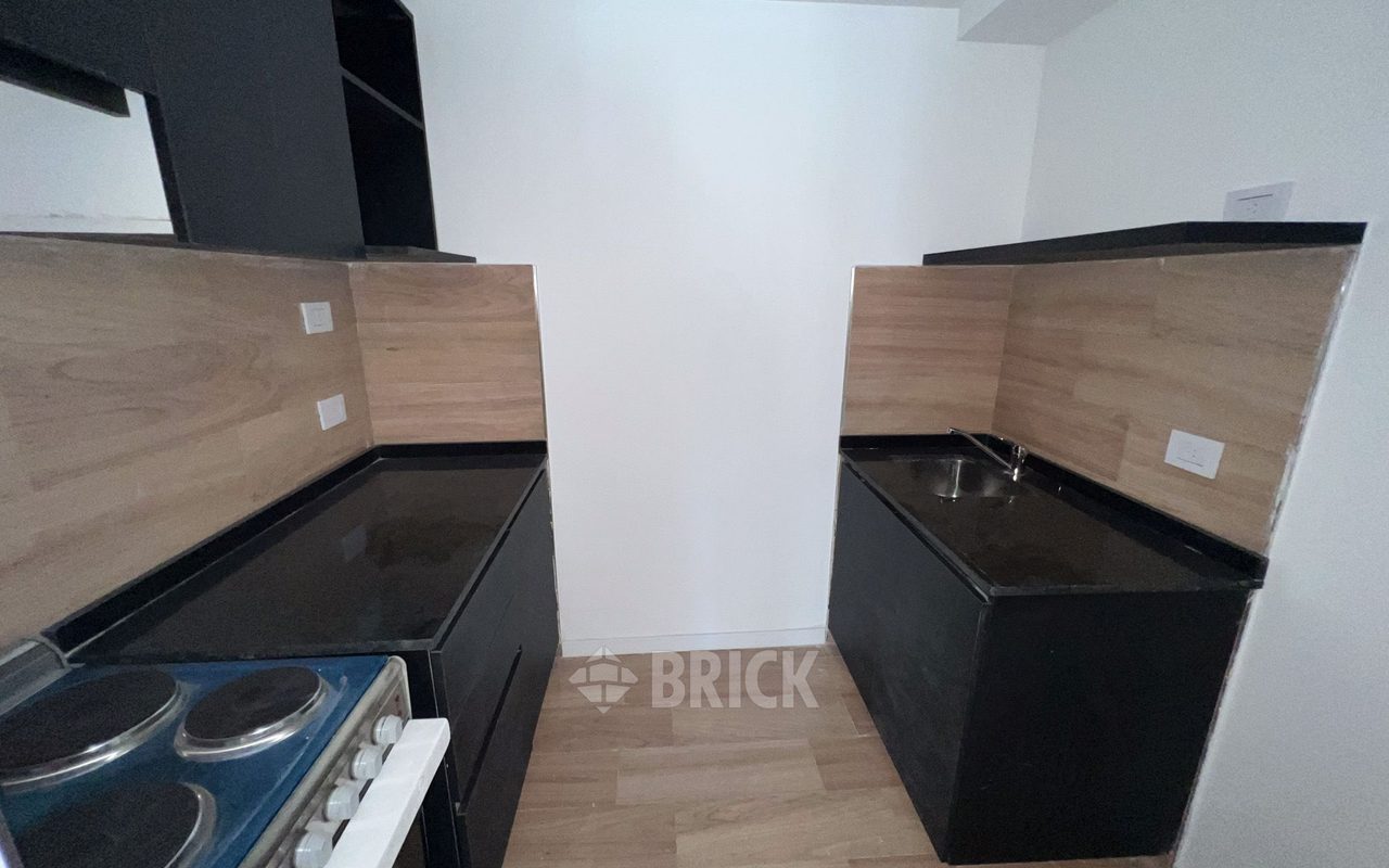 ALVAREZ, JULIAN al 700 Piso 2 16