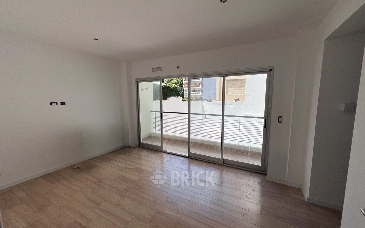 ALVAREZ, JULIAN al 700 Piso 2 1