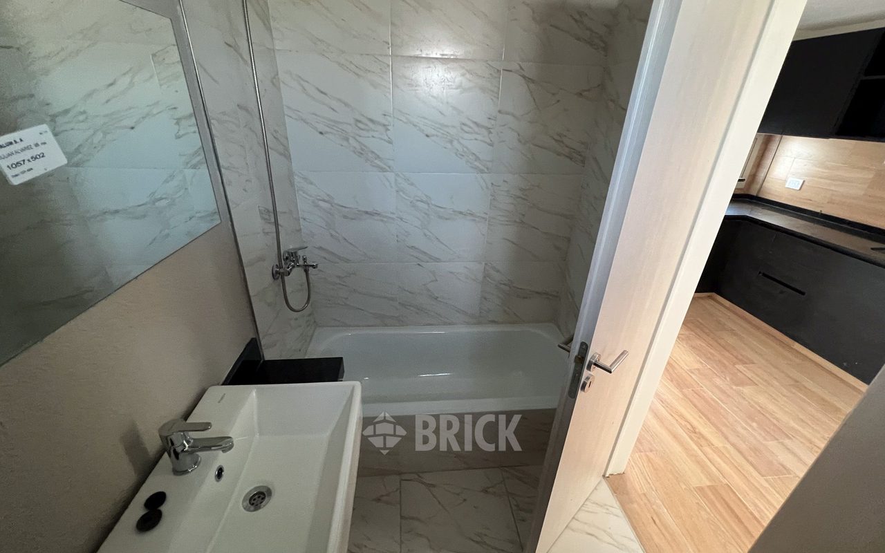 ALVAREZ, JULIAN al 700 Piso 2 11