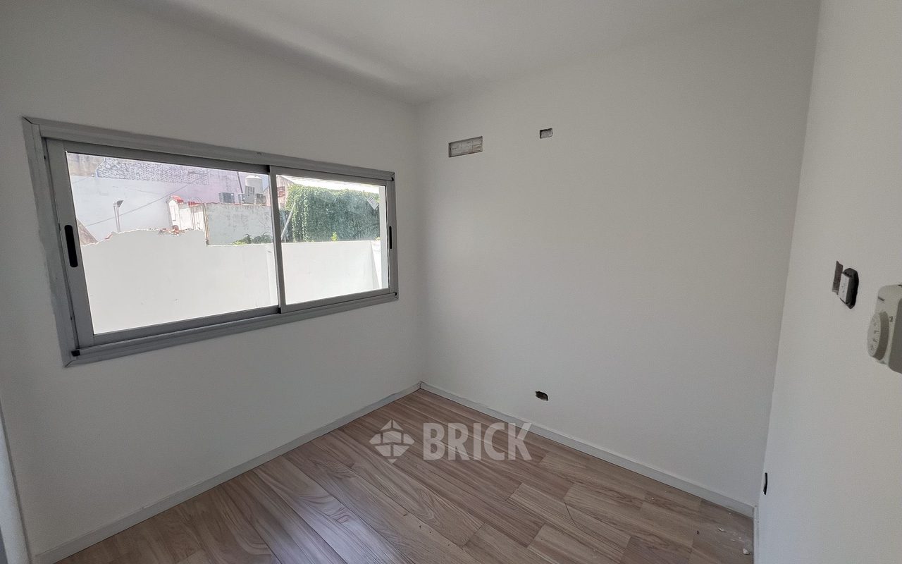 ALVAREZ, JULIAN al 700 Piso 2 12