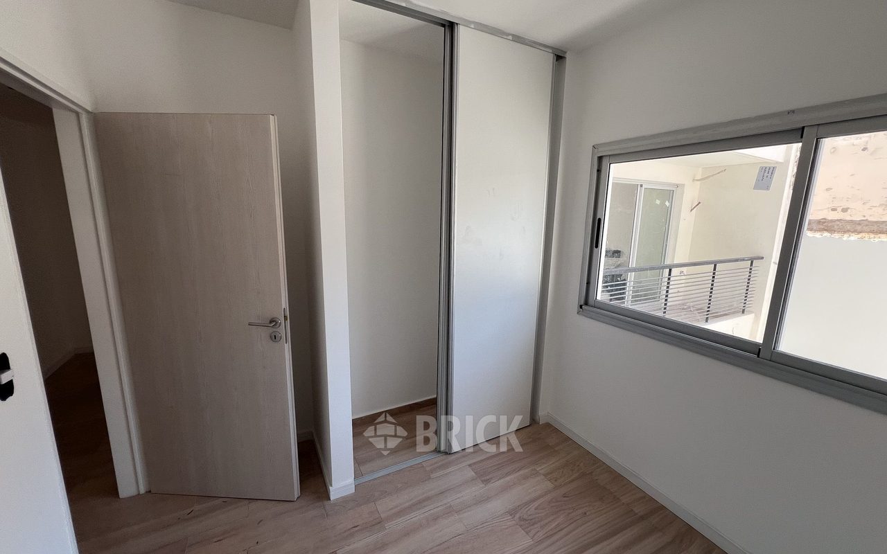 ALVAREZ, JULIAN al 700 Piso 2 13