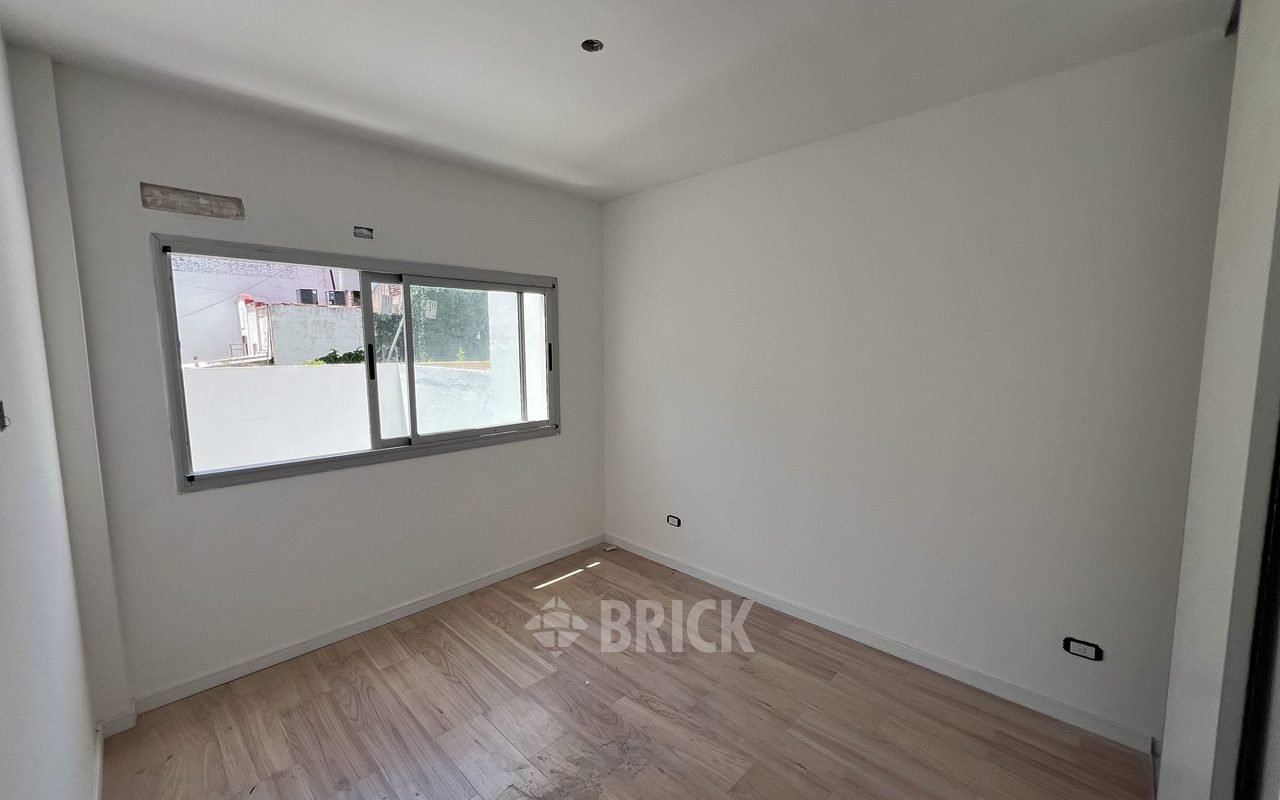 ALVAREZ, JULIAN al 700 Piso 2 14