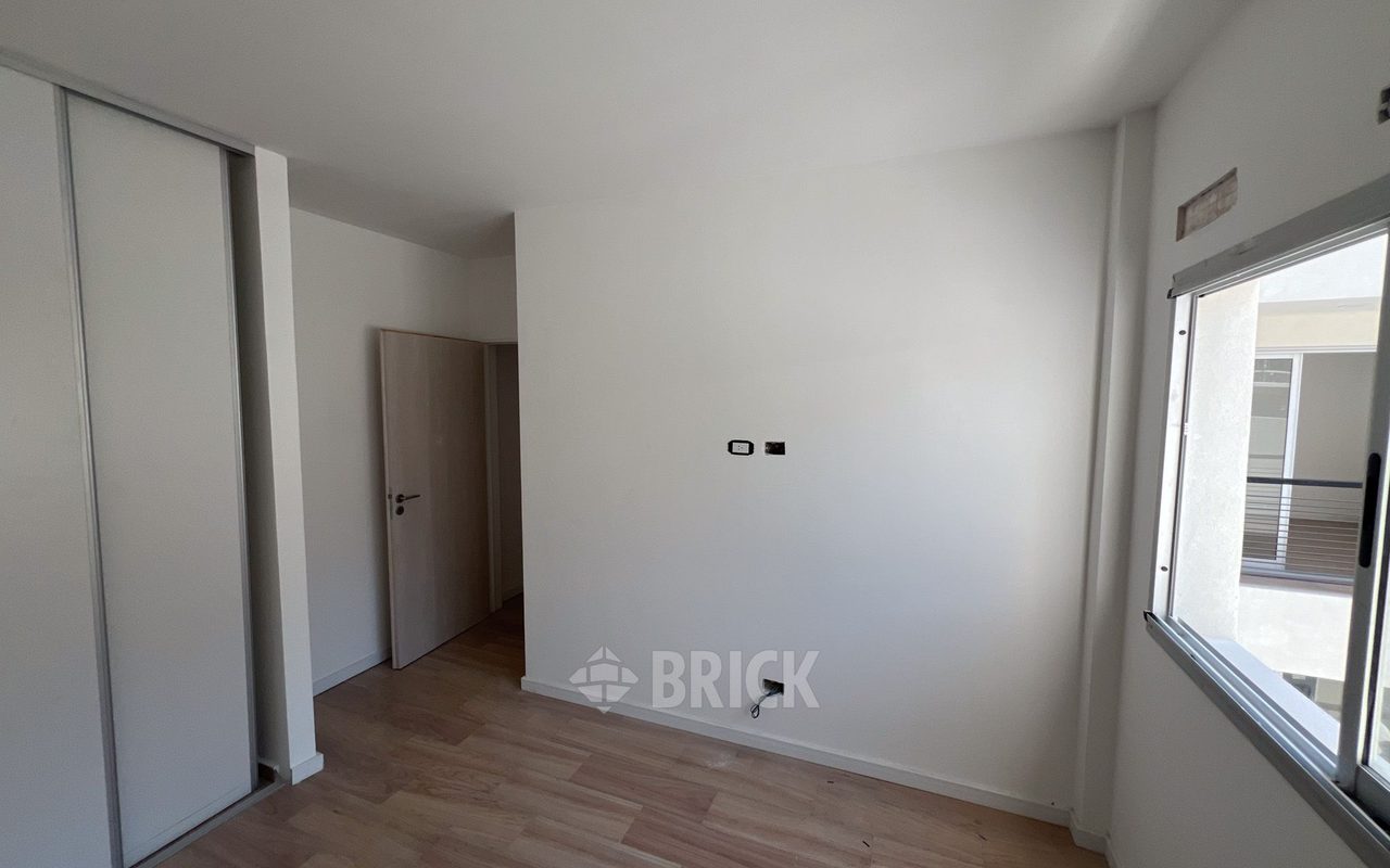 ALVAREZ, JULIAN al 700 Piso 2 15