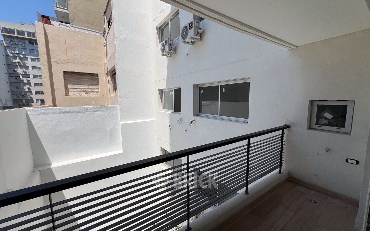 ALVAREZ, JULIAN al 700 Piso 2 4