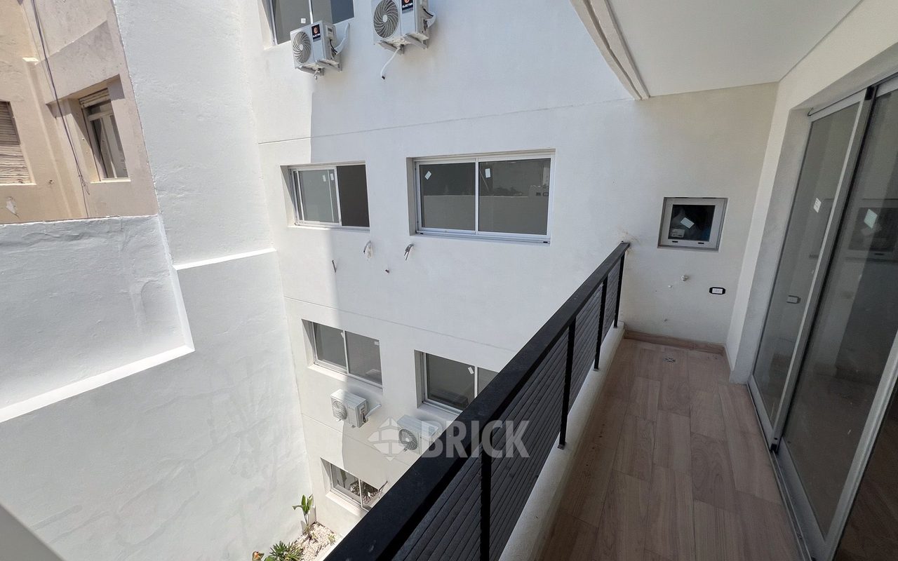 ALVAREZ, JULIAN al 700 Piso 2 5