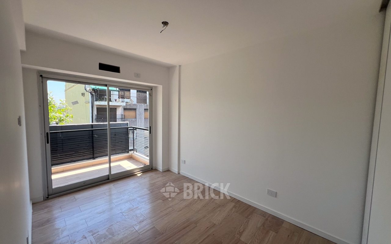 ALVAREZ, JULIAN al 700 Piso 6 16