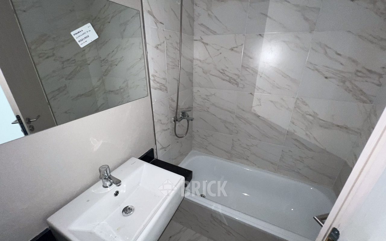 ALVAREZ, JULIAN al 700 Piso 6 19