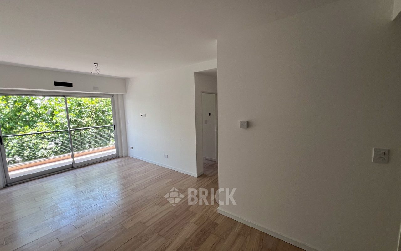 ALVAREZ, JULIAN al 700 Piso 6 3