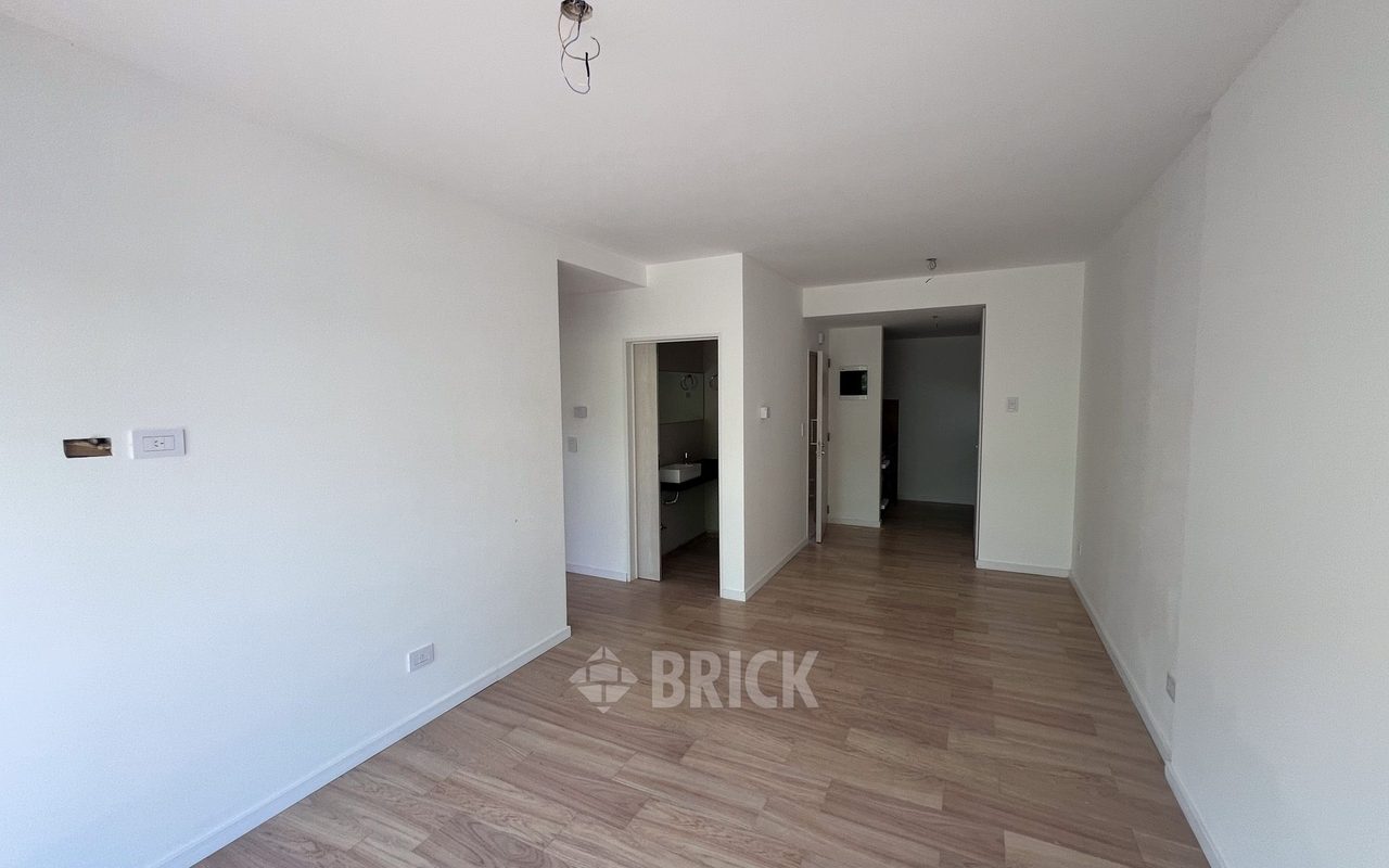 ALVAREZ, JULIAN al 700 Piso 6 5