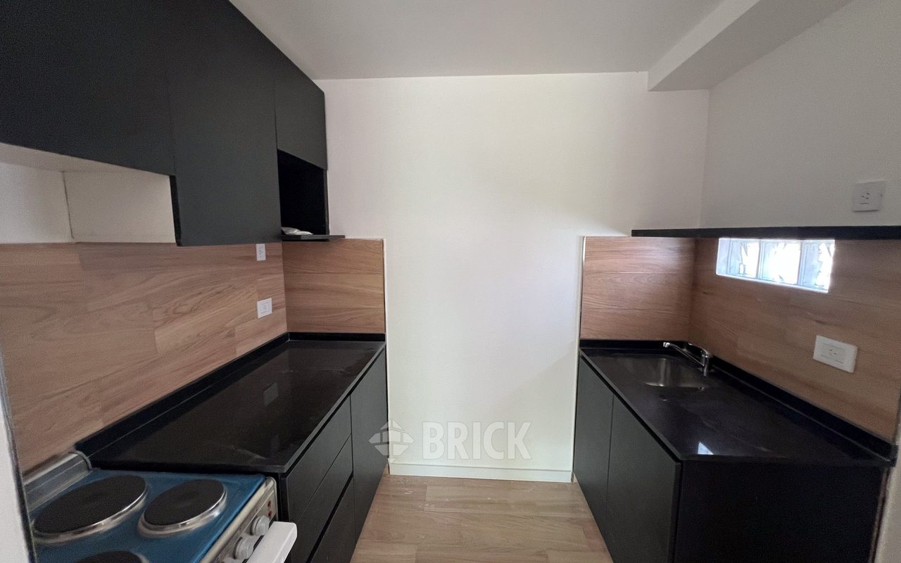 ALVAREZ, JULIAN al 700 Piso 6 6