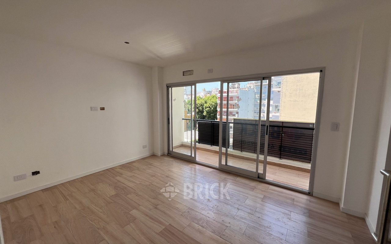 ALVAREZ, JULIAN al 700 Piso 6 1