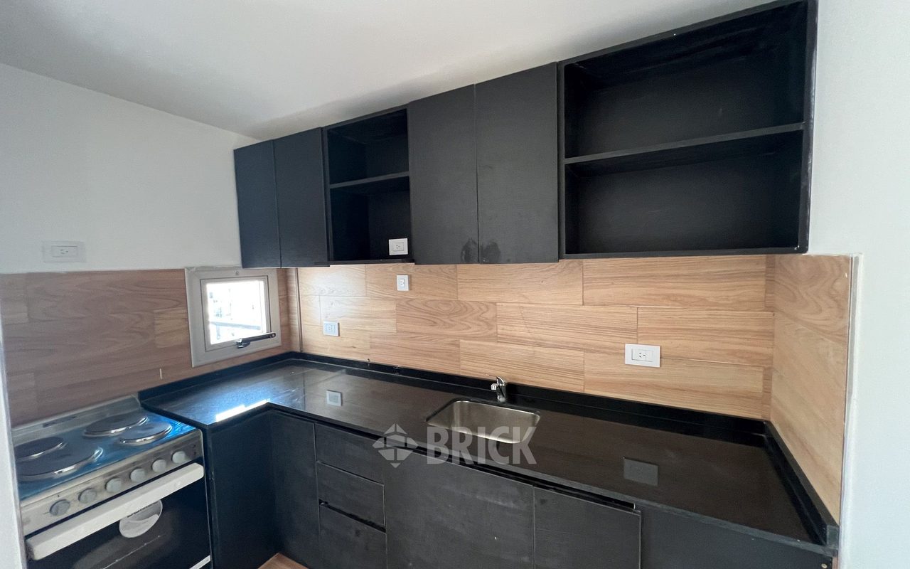 ALVAREZ, JULIAN al 700 Piso 6 10