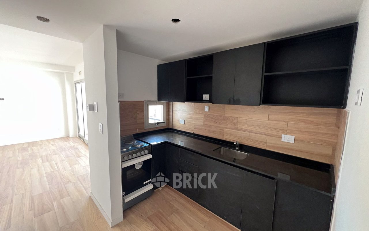 ALVAREZ, JULIAN al 700 Piso 6 9