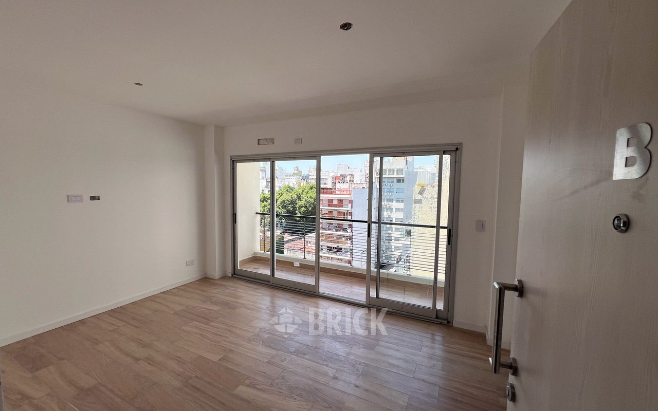 ALVAREZ, JULIAN al 700 Piso 8 1