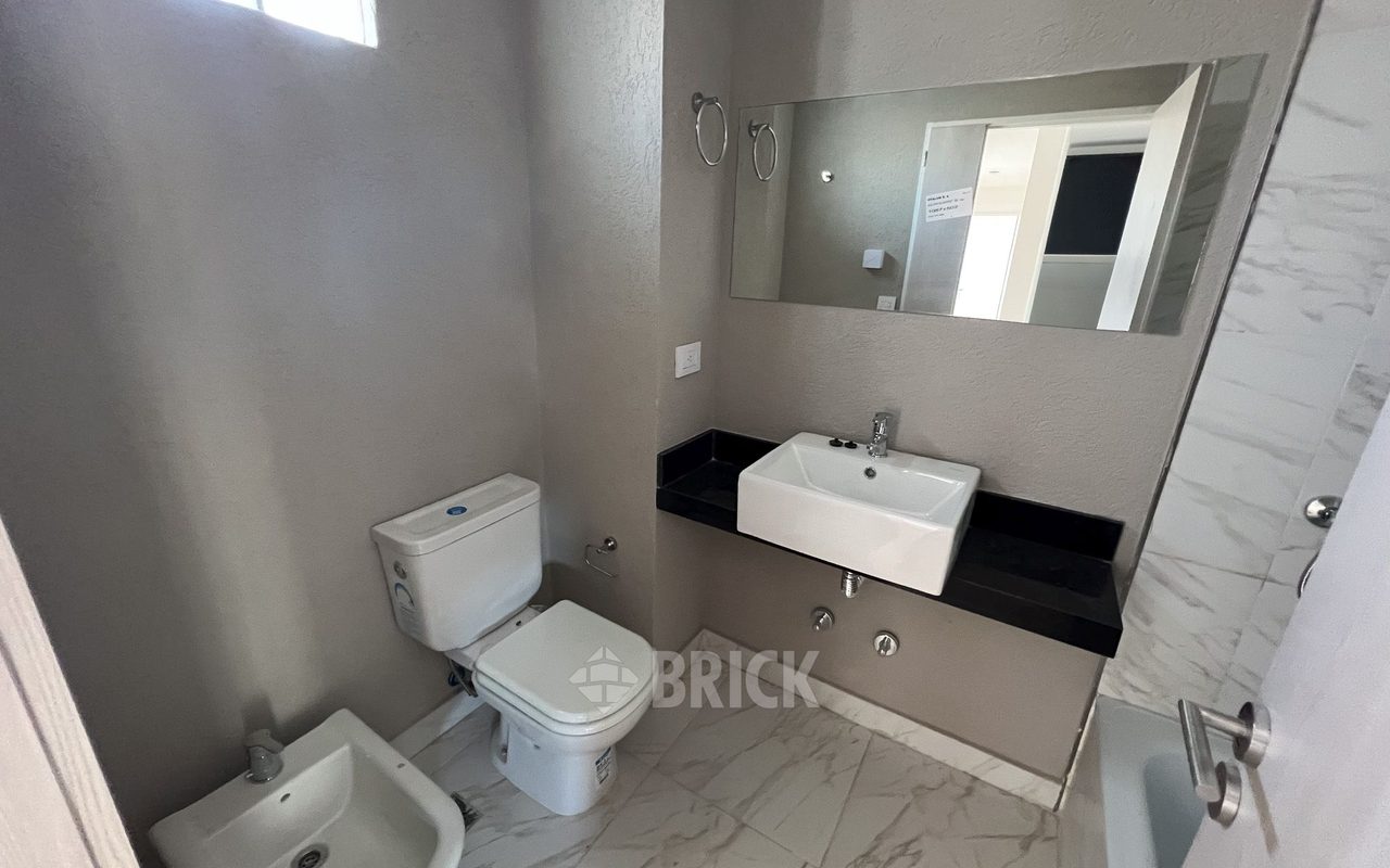 ALVAREZ, JULIAN al 700 Piso 8 10